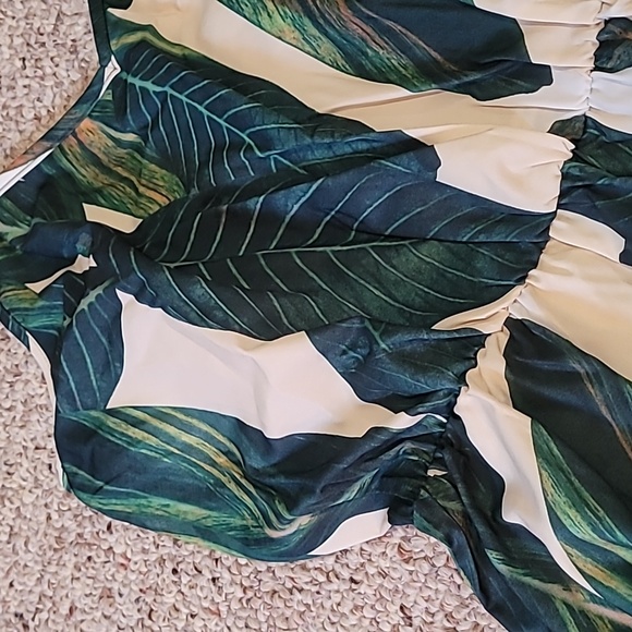 Tropical Print Romper, Size Medium, Lightweight and Comfortable - Picture 8 of 11